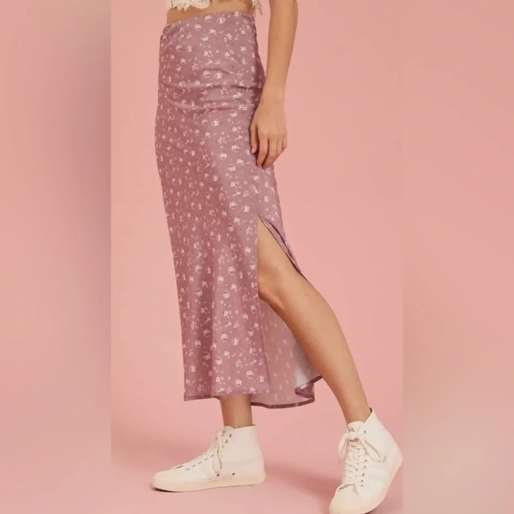 NEW with tags (NWT) Altar’d State Amora Floral Midi Skirt - Picture 3 of 5